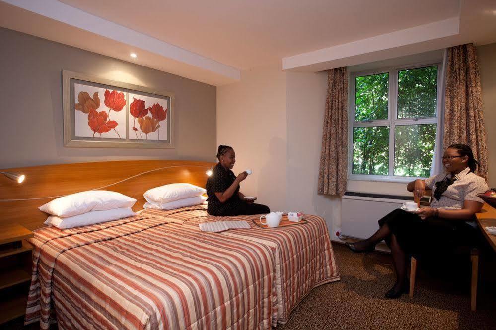 Town Menlo Park Hotel 2*